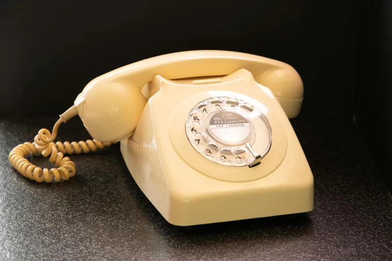 Dialing Your Grandmother Was a $20 Decision — When Every Long Distance Call Felt Like an Emergency